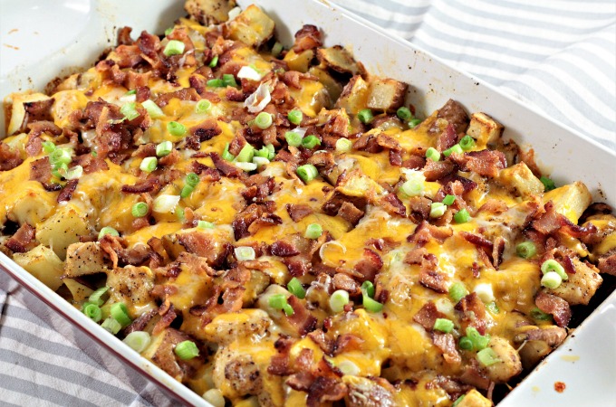 16 cheesy chicken recipes that will knock your socks off. Yummy cheesy chicken flavors that say I'm the picture of comfort food! Loaded Chicken Potato Bake: Chicken and potatoes tossed with olive oil and seasonings, then topped with bacon, scallions, and melted cheese. So easy!