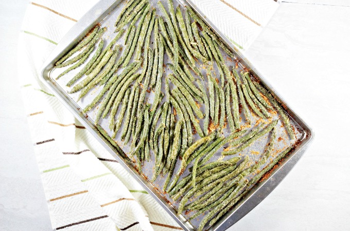 Easy Parmesan Roasted Green Beans are coated with a mixture of olive oil, bread crumbs, cheese, Italian seasoning, salt, and pepper. Simple and delicious!
