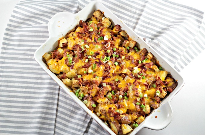 Loaded Chicken Potato Bake: Chicken and potatoes tossed with olive oil and seasonings, then topped with bacon, scallions, and melted cheese. So easy!