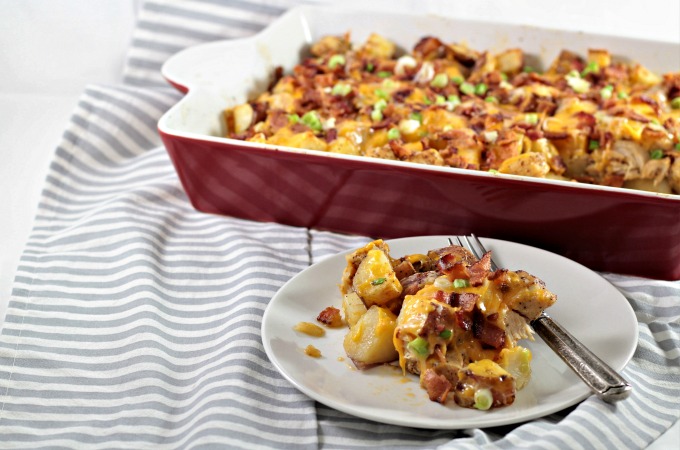 Loaded Chicken Potato Bake: Chicken and potatoes tossed with olive oil and seasonings, then topped with bacon, scallions, and melted cheese. So easy!