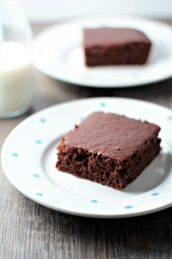 Healthier Chocolate Cake from Dr. Oz only requires 3 ingredients; boxed cake mix, Greek yogurt, and bananas. It is quick, easy, and healthy!