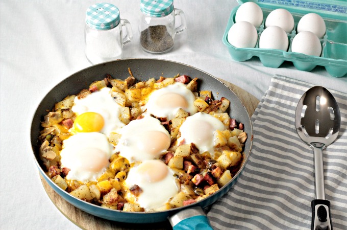 Ham Potato Skillet Breakfast features cubed potatoes and ham, green peppers, mushrooms, cheese and eggs. One pan and perfect for breakfast, lunch or dinner!