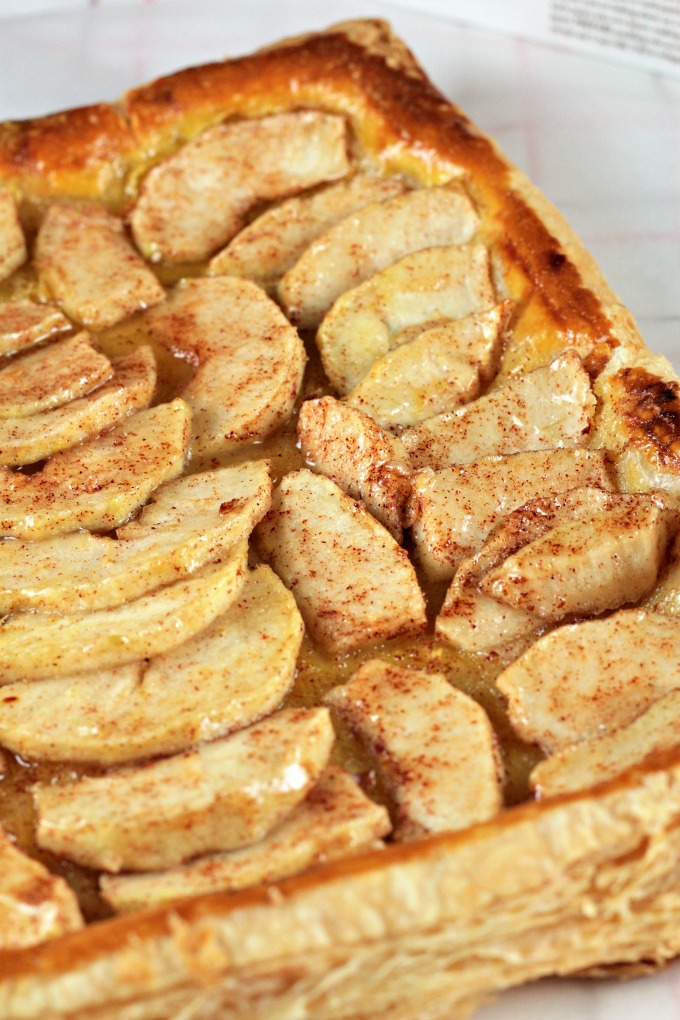 Puff Pastry Apple Tart features puff pastry, Granny Smith apples, cinnamon, sugar and apple jelly. A quick, easy, delicious and impressive recipe!