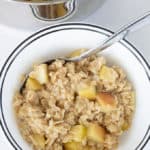 Simple Apple Cinnamon Oatmeal is quick, easy and nutritious breakfast. With just 4 common ingredients it is an extremenly healthy way to start your day.