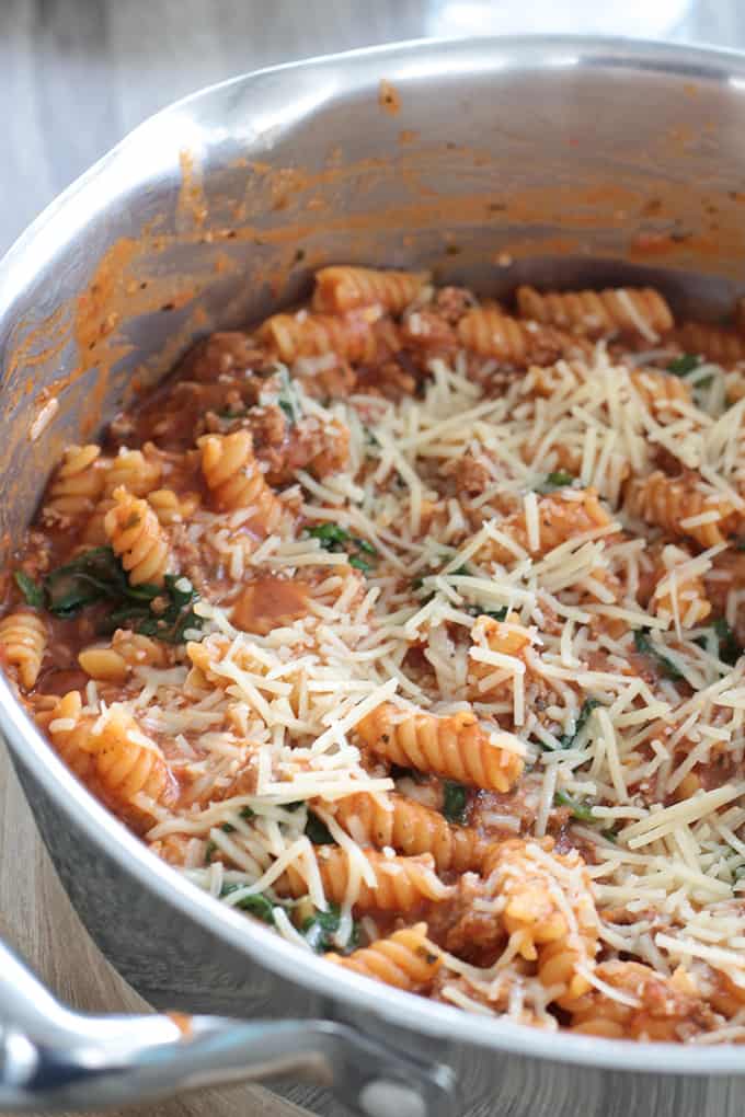 One Pot Beefy Pasta features ground beef, jar sauce and fresh spinach. It is as fast and easy as the popular boxed dinners and better for you! 