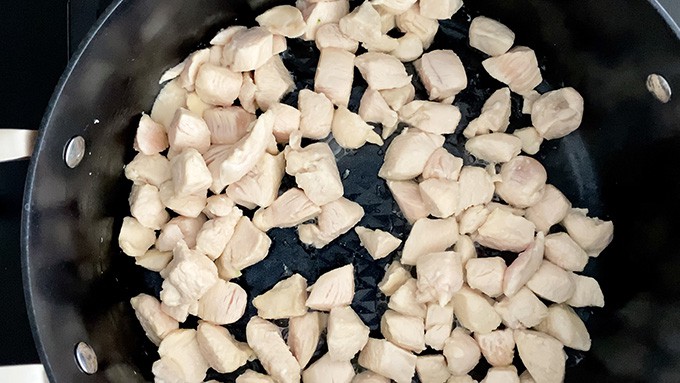 Alfredo Chicken Pasta & Broccoli features jar sauce, short cut pasta, chicken breast, and Parmesan cheese. This one pot dish is on the table in 30 minutes!