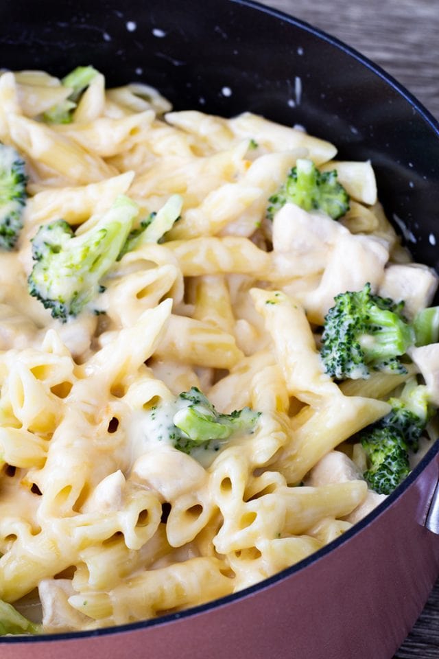 Easy Alfredo Chicken Pasta & Broccoli (with jar sauce) Mindy's