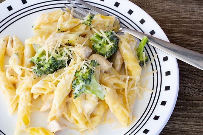 Alfredo Chicken Pasta & Broccoli features jar sauce, short cut pasta, chicken breast, and Parmesan cheese. This one pot dish is on the table in 30 minutes!