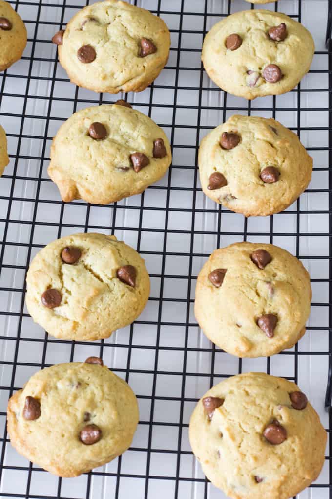 Peanut Butter Chocolate Chip Cookies - an easy, soft, fluffy, cake like cookie made with chunky peanut butter and milk chocolate chips.