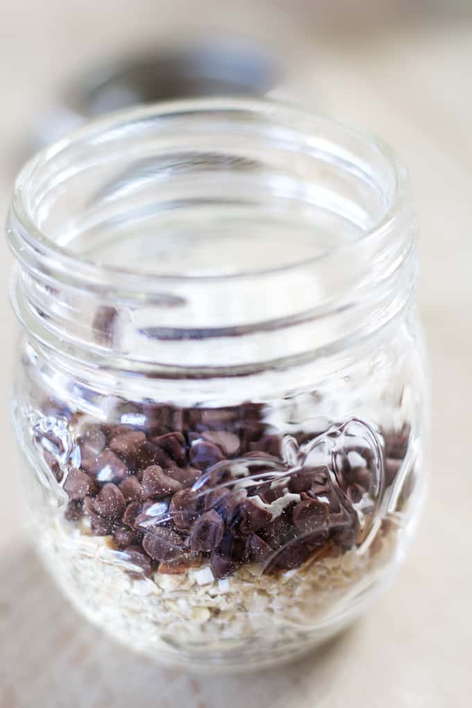 Almond Joy Overnight Oats is a great six ingredient low calorie make ahead meal prep breakfast that is healthy and delicious!