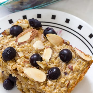 Blueberry Almond Baked Oatmeal is easy and full of healthful ingredients like oats, almonds, blueberries, unsweetened applesauce and eggs.