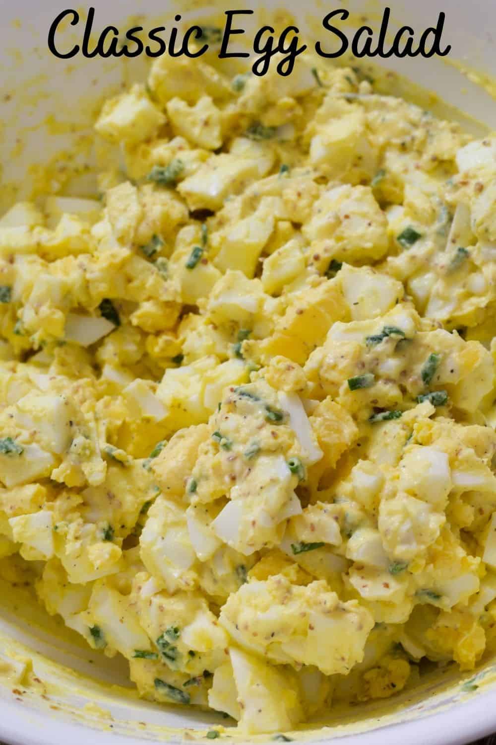 How to make a Classic Egg Salad sandwich with mayonnaise, grainy Dijon mustard, salt pepper and chives. An easy, simple and quick recipe. #eggsalad #sandwichrecipe #lunchtime #protein