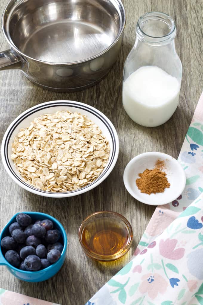 All of the ingredients need to make 2 servings of blueberry oatmeal.