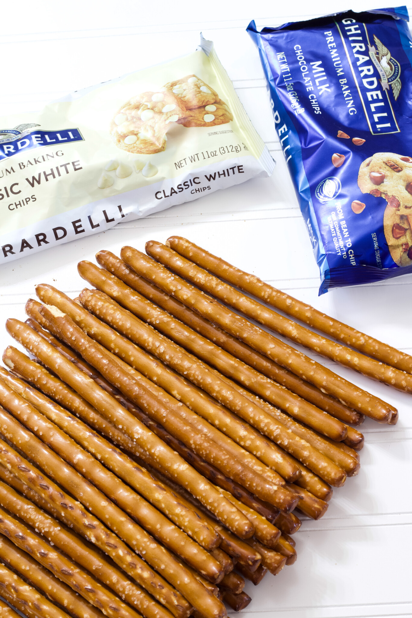 Chocolate Covered Pretzel Rods (easy microwave recipe) Mindy's