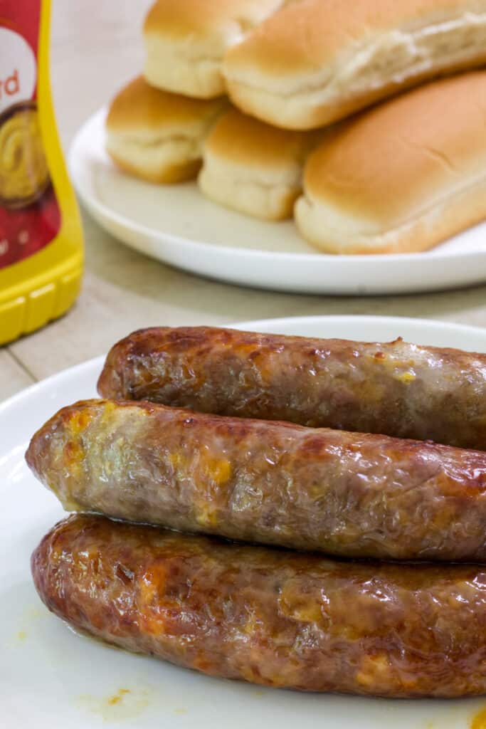Close up of five brats with three being visible.