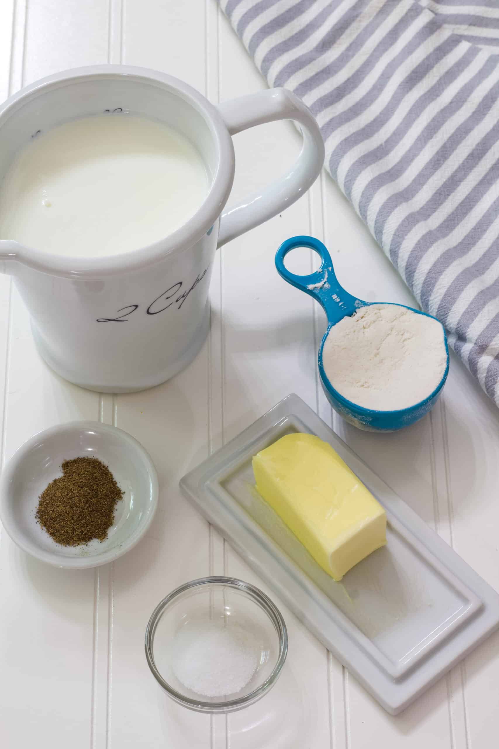 Easy Country White Gravy Recipe (Southern Style) - Mindy's Cooking