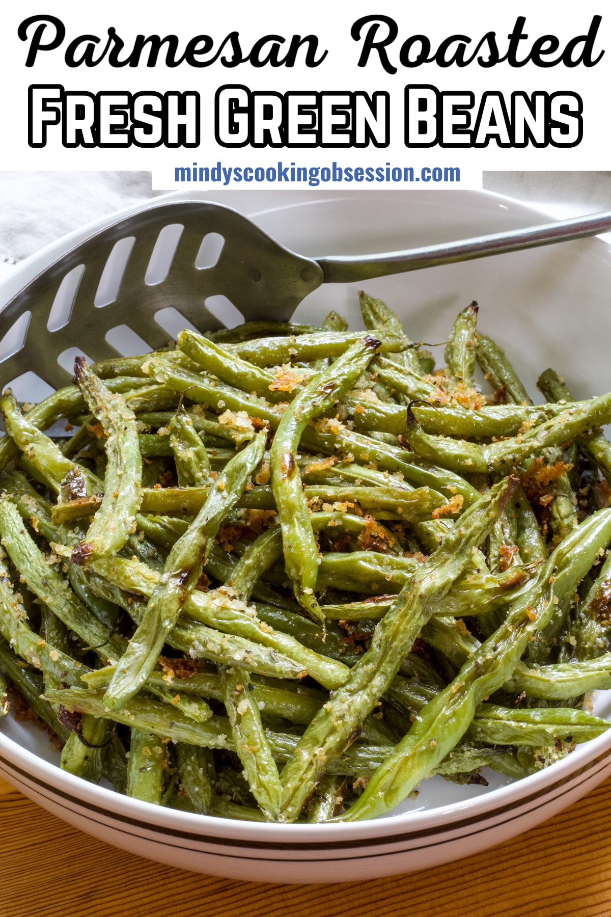 Easy Parmesan Roasted Green Beans are coated with a mixture of olive oil, bread crumbs, cheese, Italian seasoning, salt, and pepper. Simple and delicious! via @mindyscookingobsession