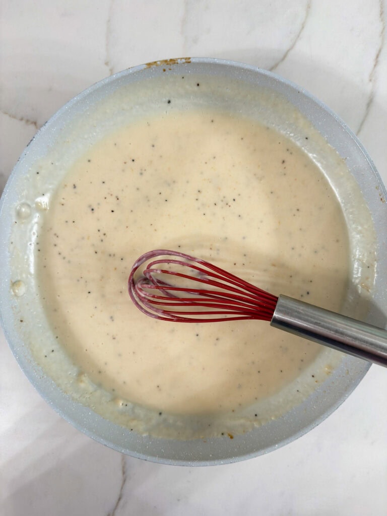 The finished white creamy country gravy in the frying pan.