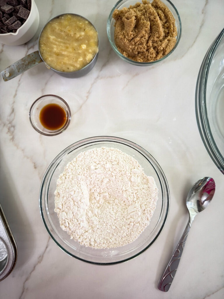 The dry ingredients mixed in a medium glass bowl.
