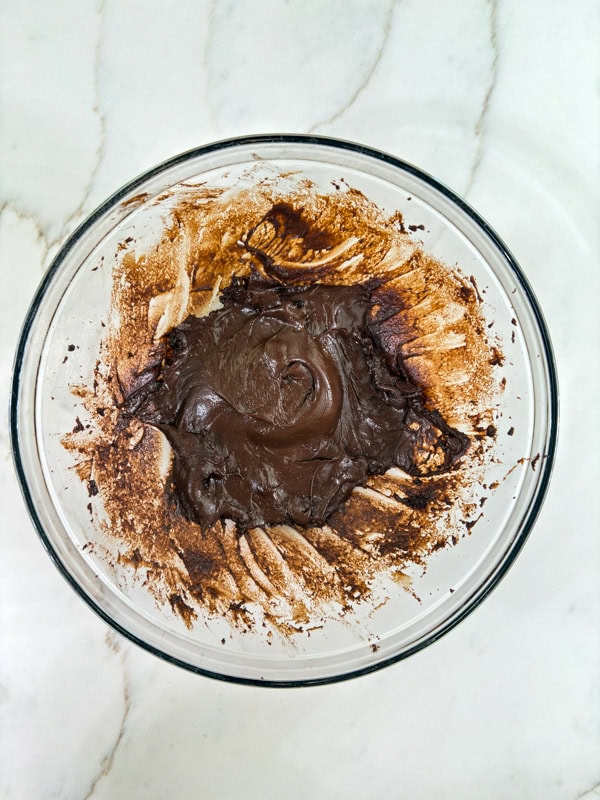 The pudding and milk after it's been mixed with a hand mixer.