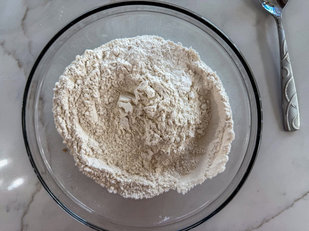 The dry ingredients mixed together in a medium glass bowl.